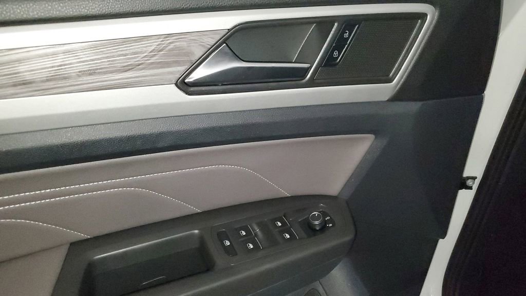 Used 2022 Volkswagen Atlas Cross Sport SE image 22