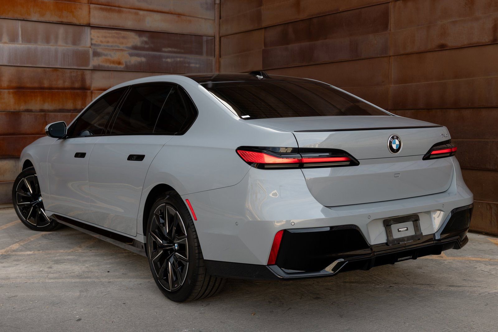 Used 2023 BMW 740i w/ Executive Package image 5