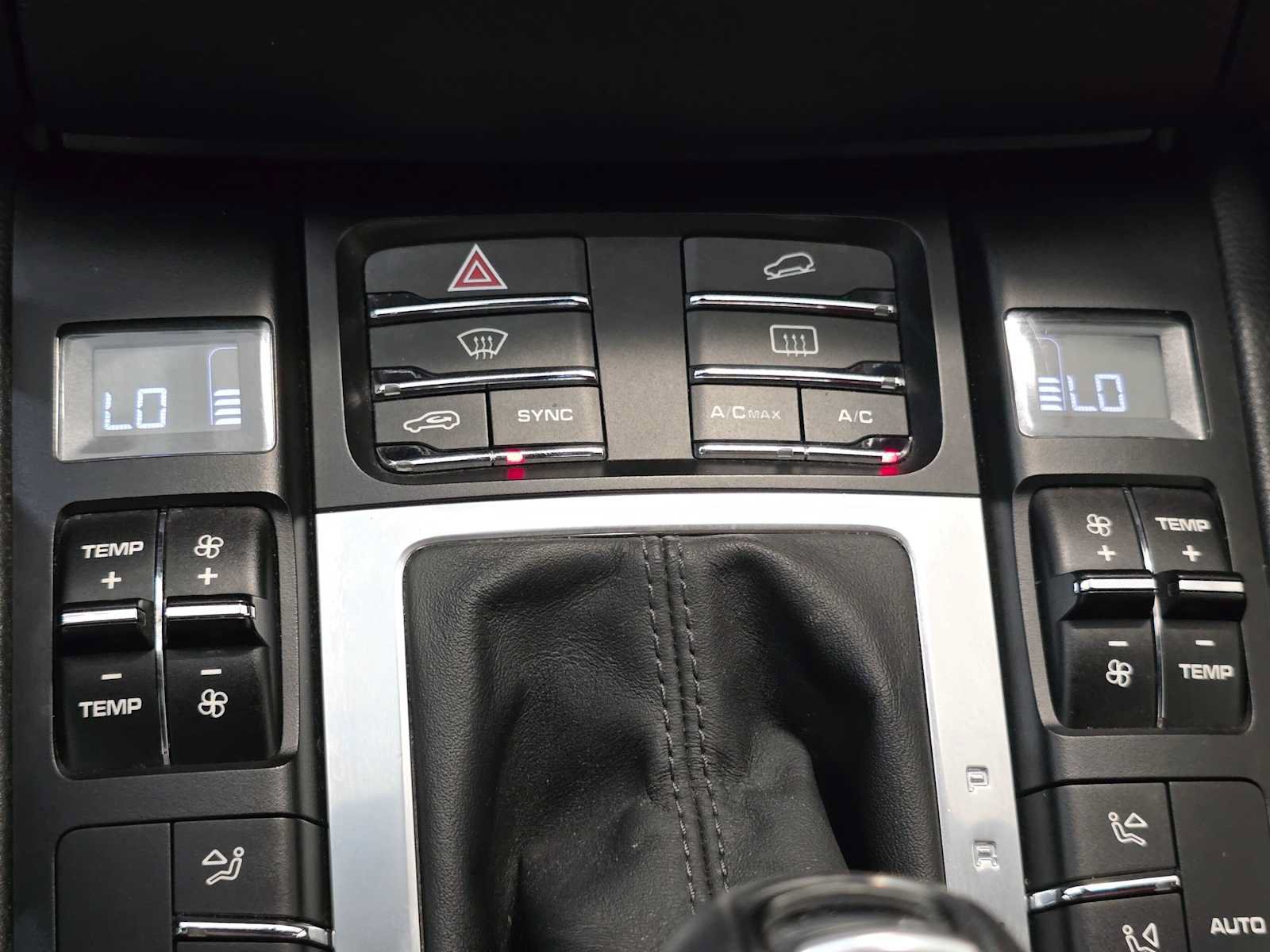 Used 2015 Porsche Macan Turbo AWD/4WD image 16