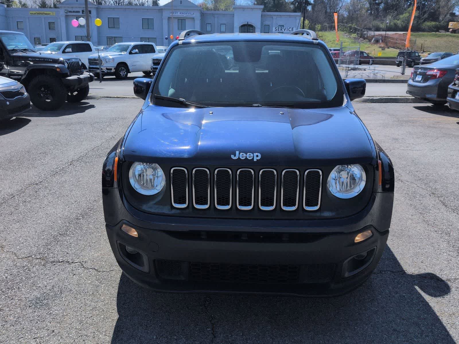 Used 2017 Jeep Renegade Latitude FWD image 3