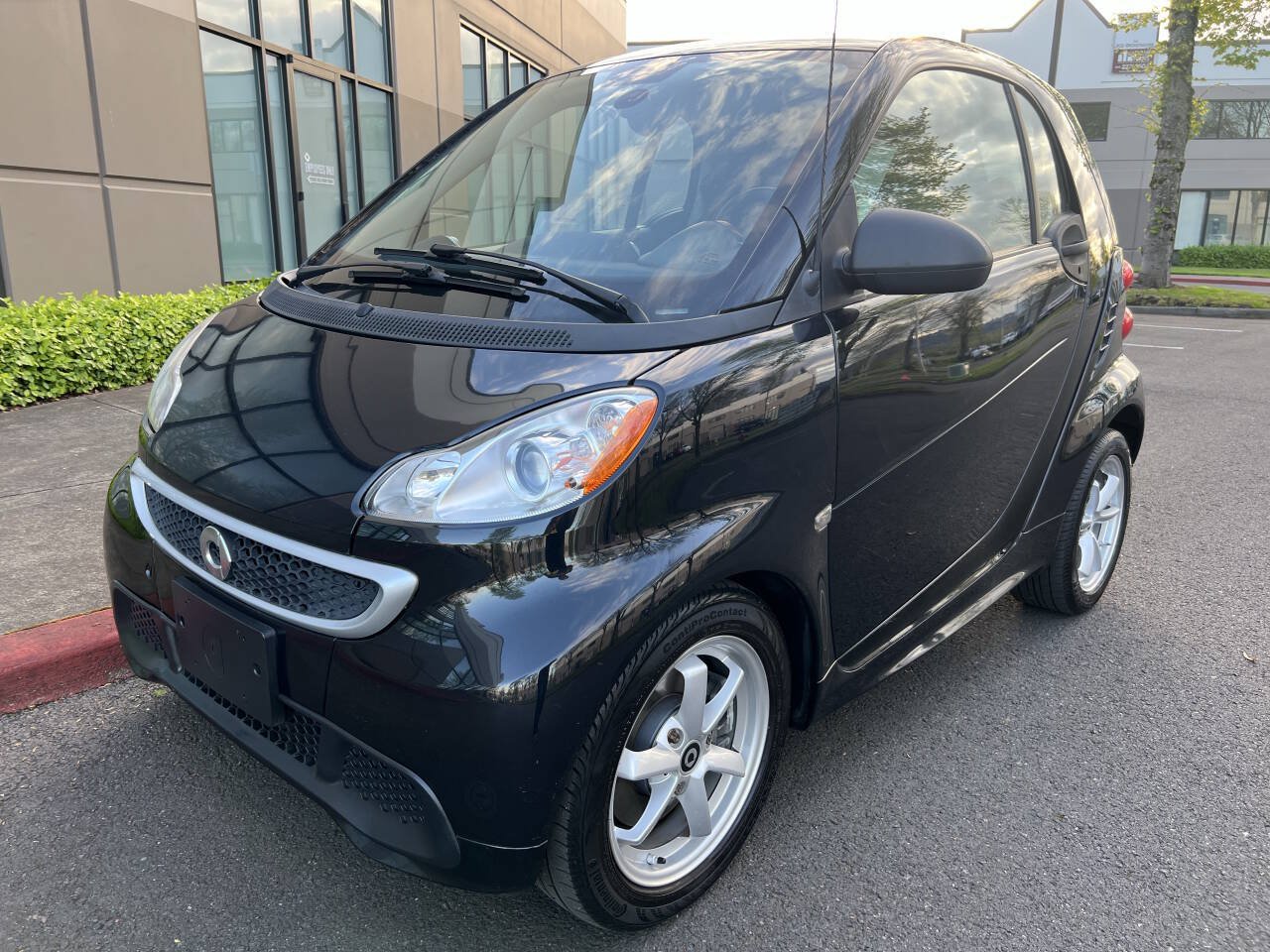 Used 2014 smart fortwo passion RWD image 1