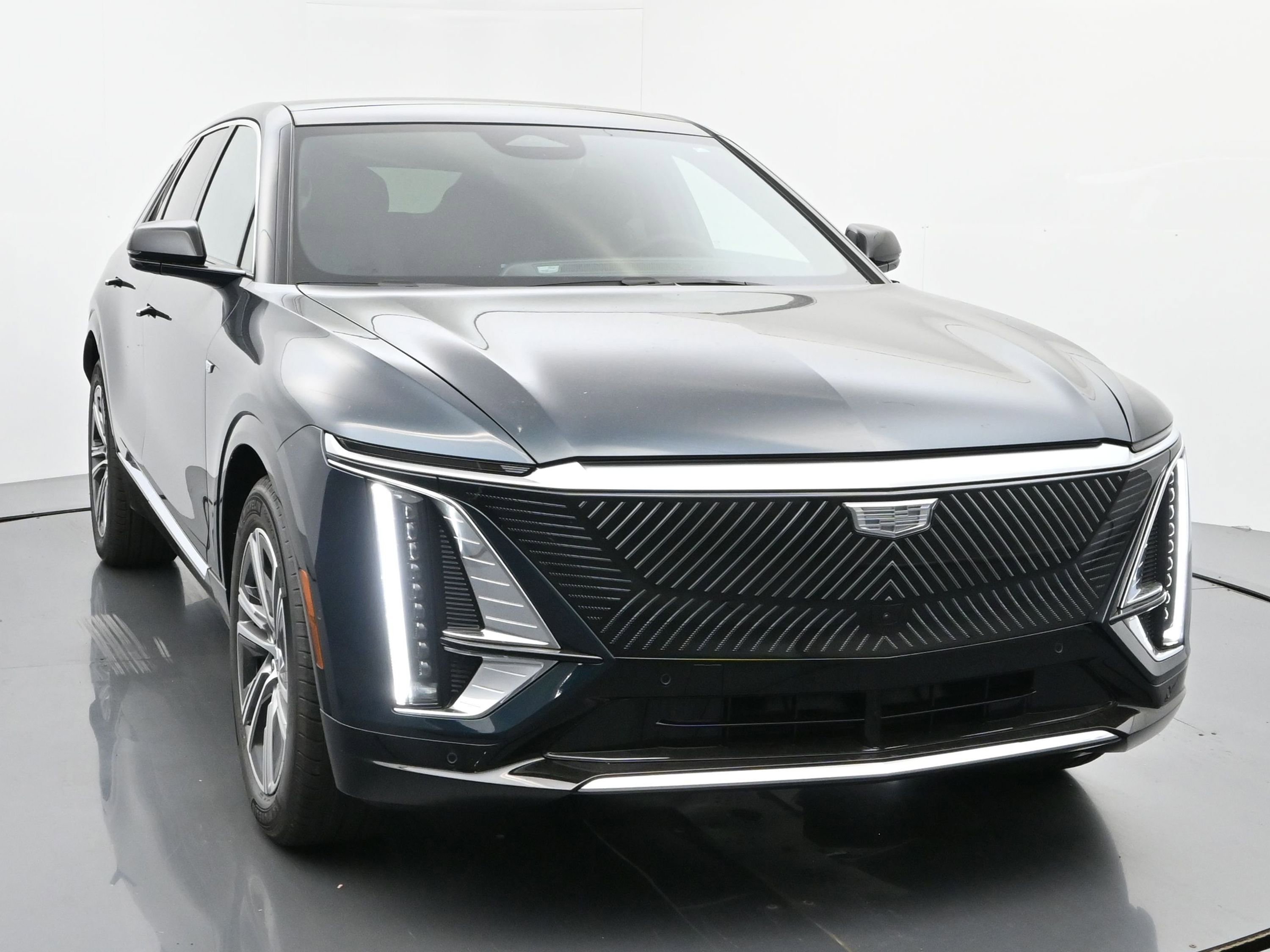 New 2025 Cadillac Lyriq Luxury image 8