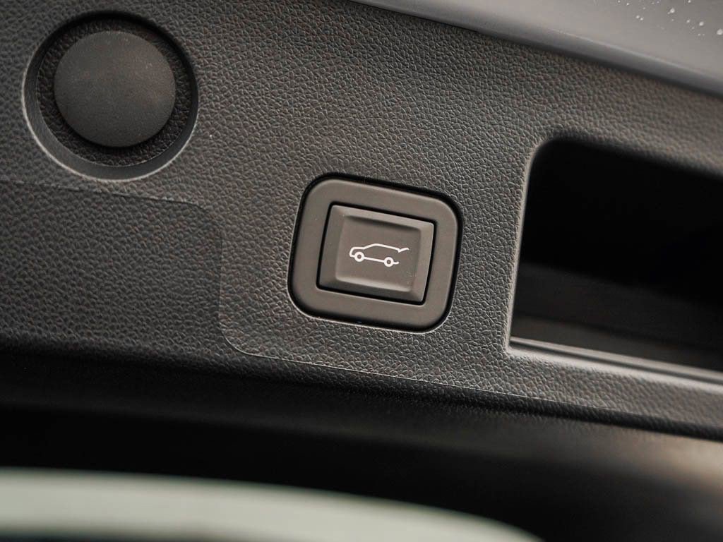 New 2026 Chevrolet Equinox RS w/ Convenience Package III AWD/4WD image 9