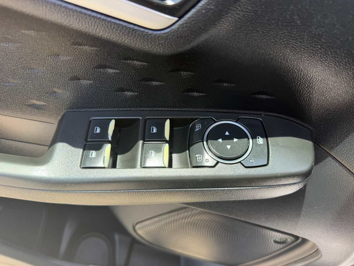 Used 2020 Ford Escape SE FWD image 11