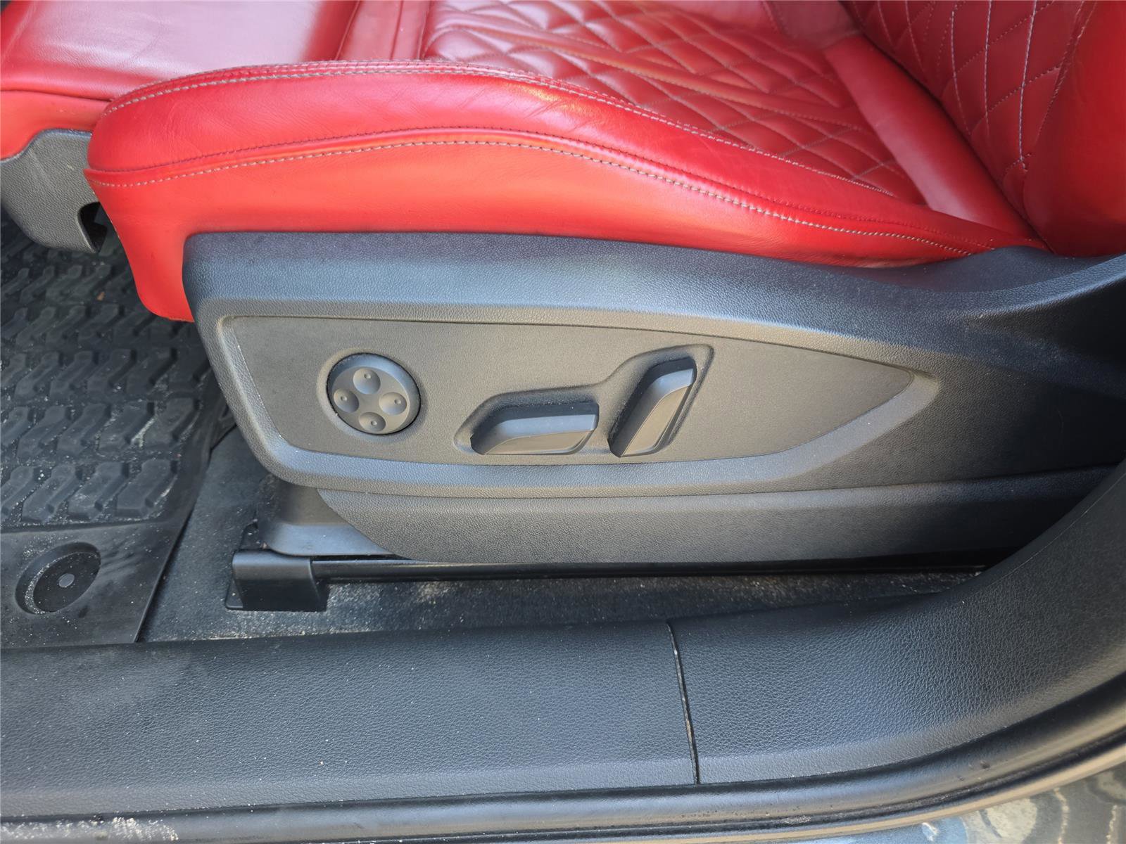 Used 2018 Audi SQ5 Premium Plus image 12