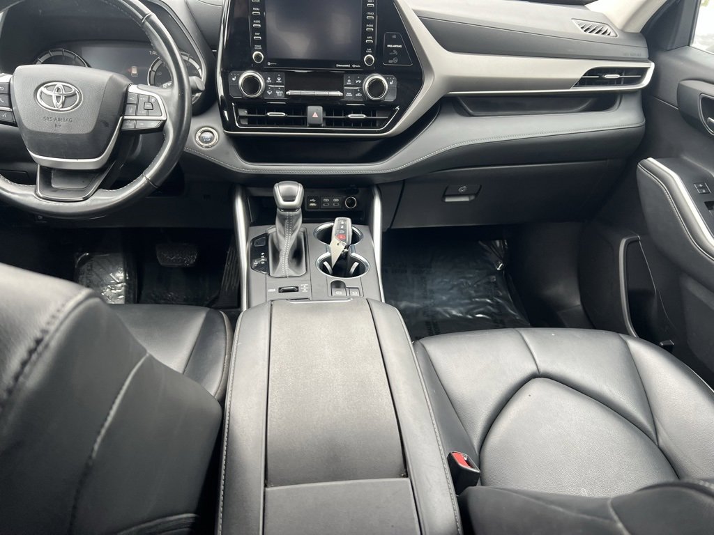Used 2022 Toyota Highlander XLE image 16
