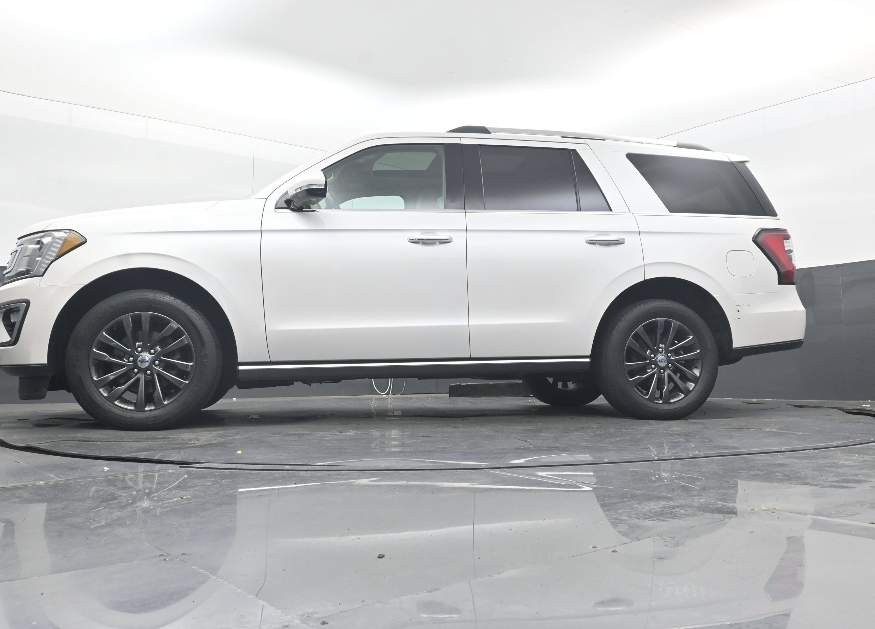 Used 2019 Ford Expedition Limited w/ Equipment Group 301A RWD image 29