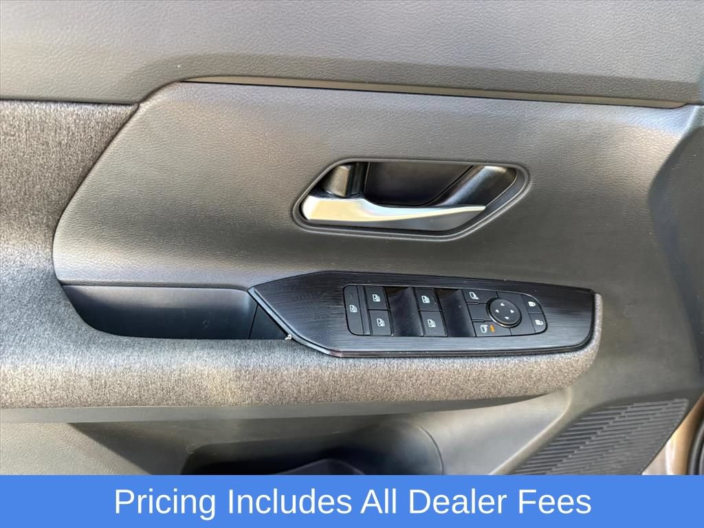 Certified 2025 Nissan Kicks SV AWD/4WD image 24