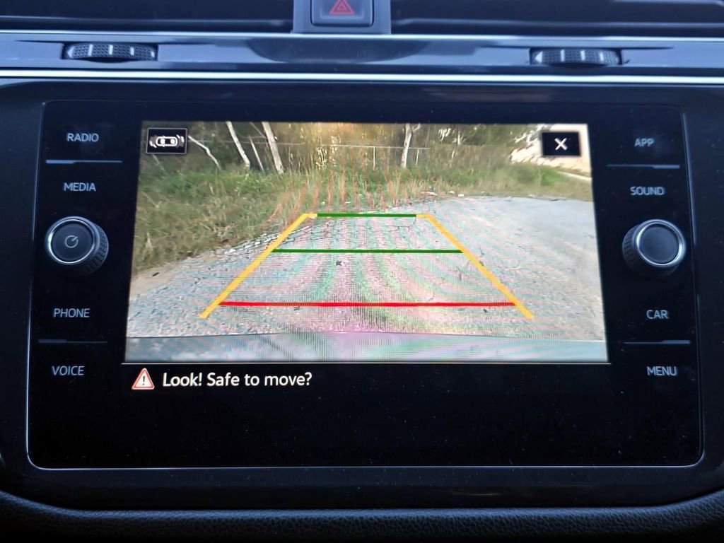 Used 2024 Volkswagen Tiguan SE R-Line image 18