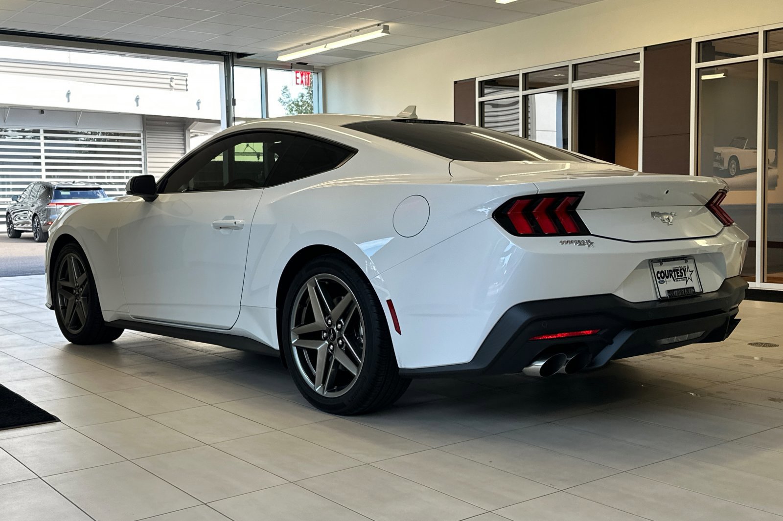 Used 2024 Ford Mustang Coupe image 6