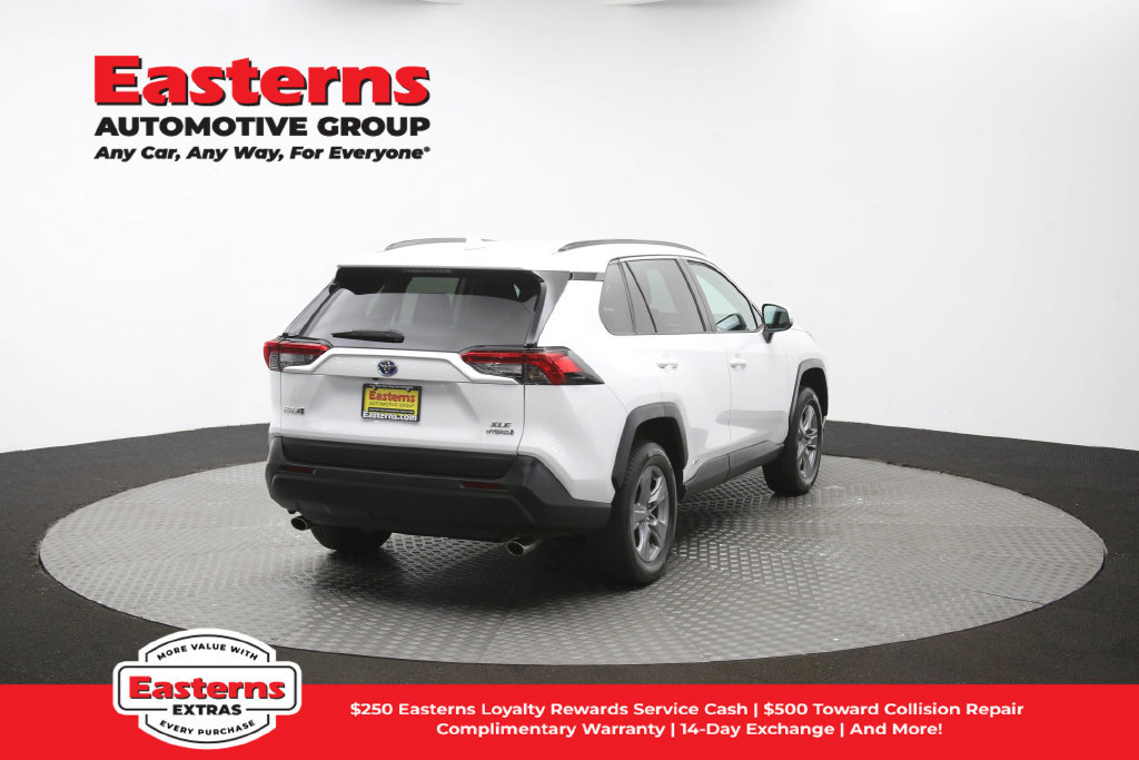 Used 2022 Toyota RAV4 XLE AWD/4WD image 40