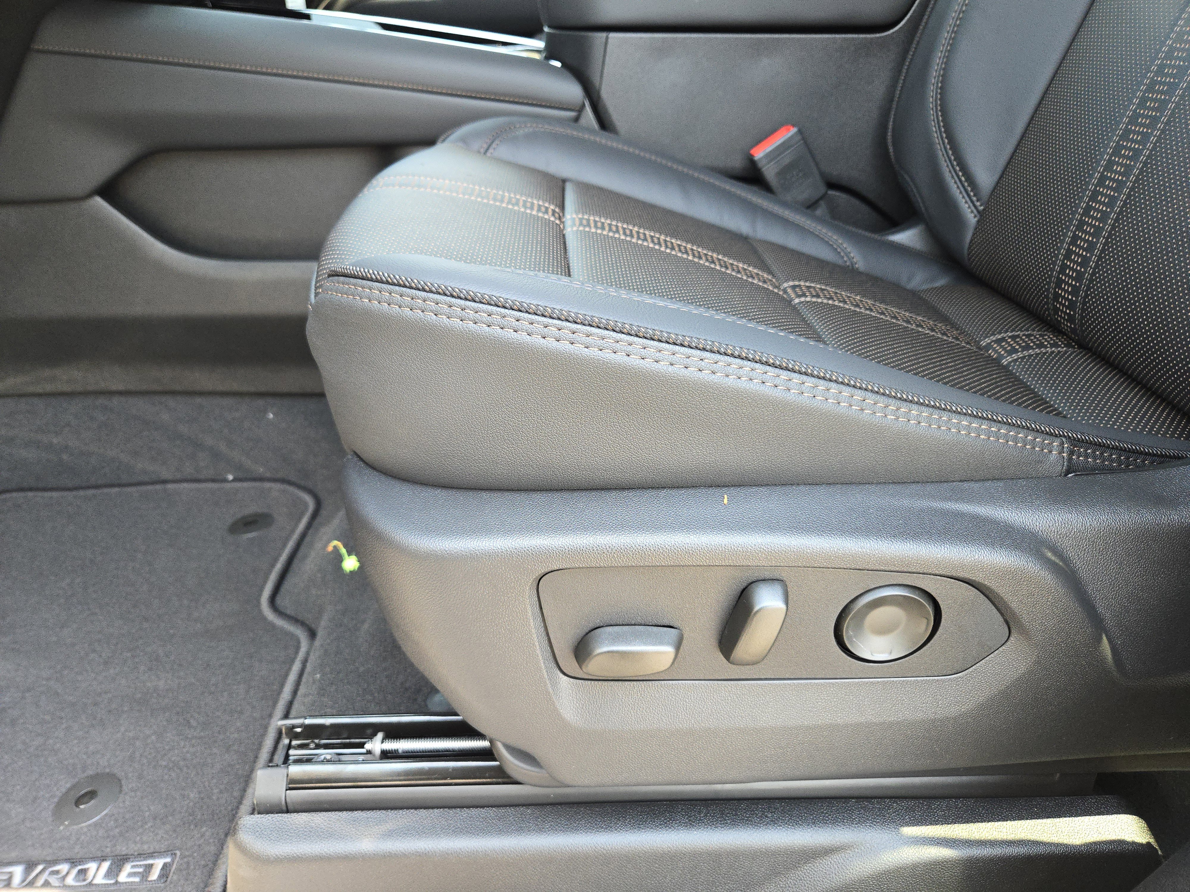 New 2026 Chevrolet Suburban High Country image 17