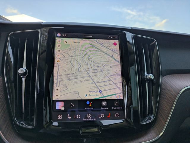 Used 2023 Volvo XC60 B5 Plus image 29