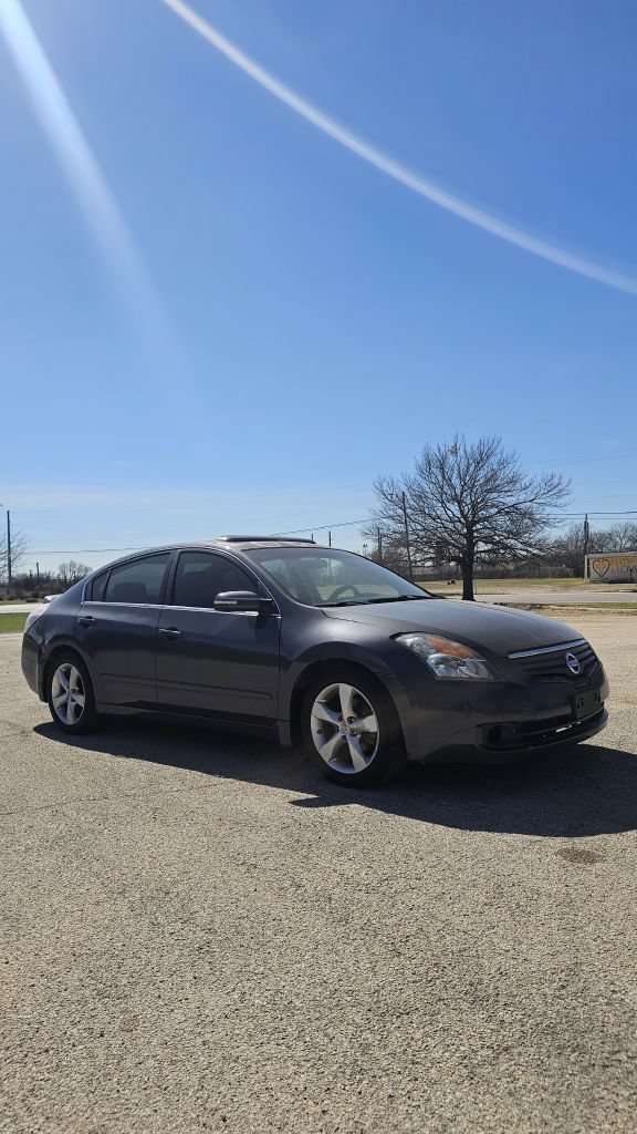 Used 2008 Nissan Altima 3.5 SE w/ Sport Pkg FWD image 2