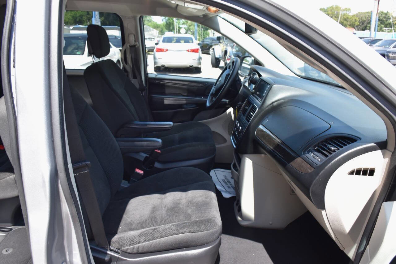 Used 2019 Dodge Grand Caravan SE image 18