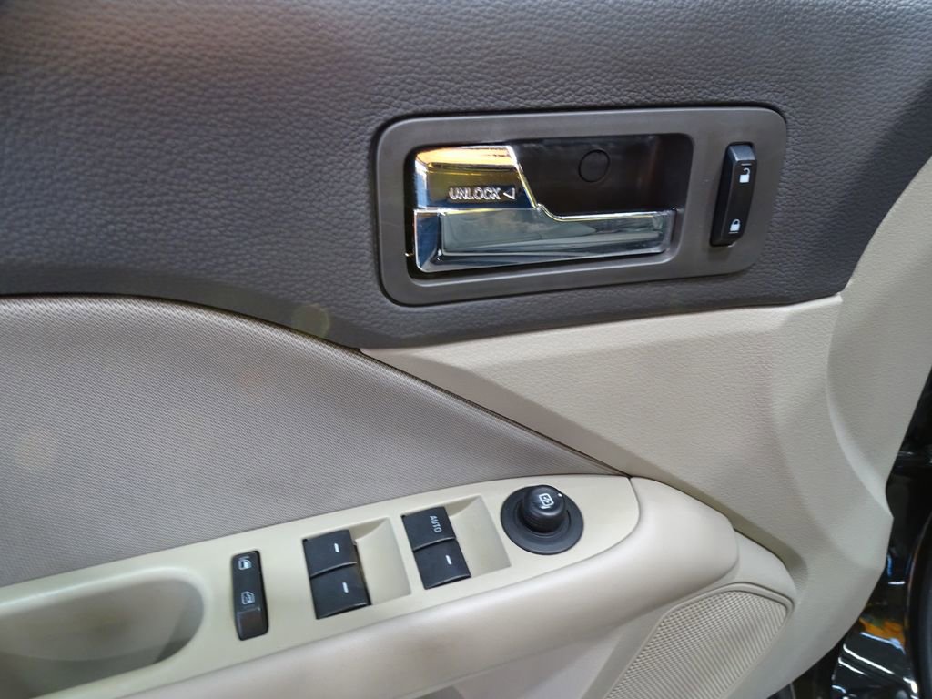 Used 2012 Ford Fusion SE image 16