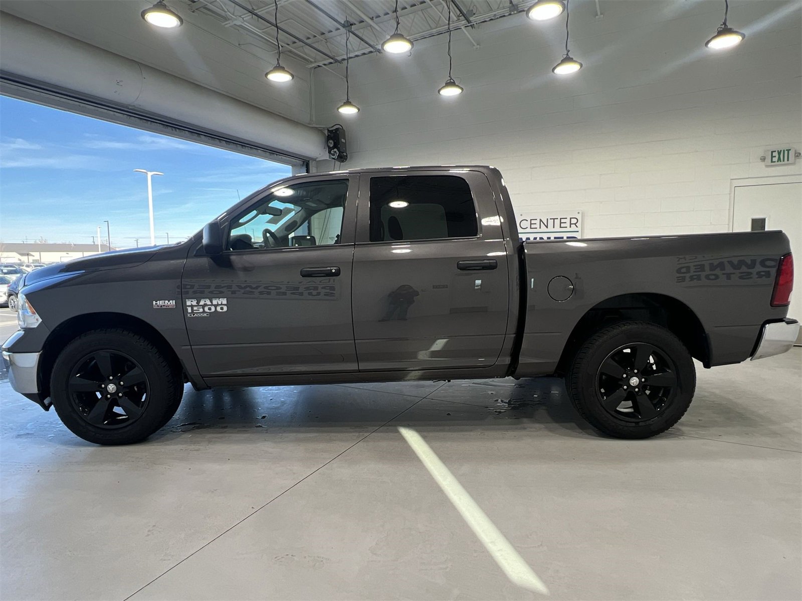 Used 2023 RAM 1500 Classic SLT image 5