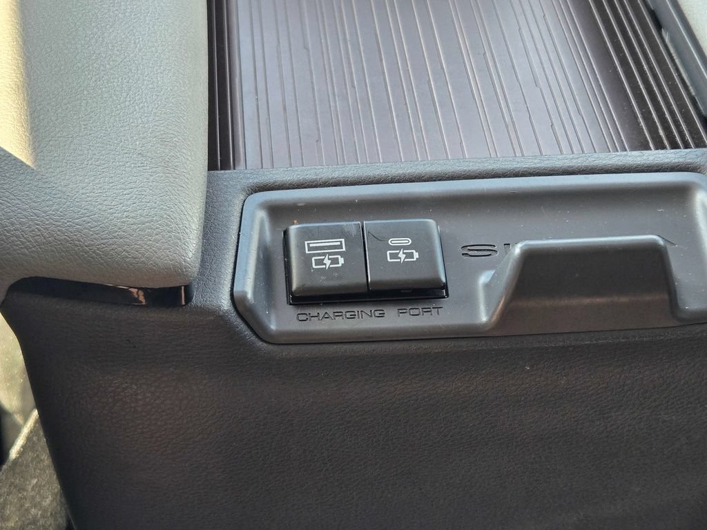 Used 2023 Toyota Sienna XLE FWD image 27