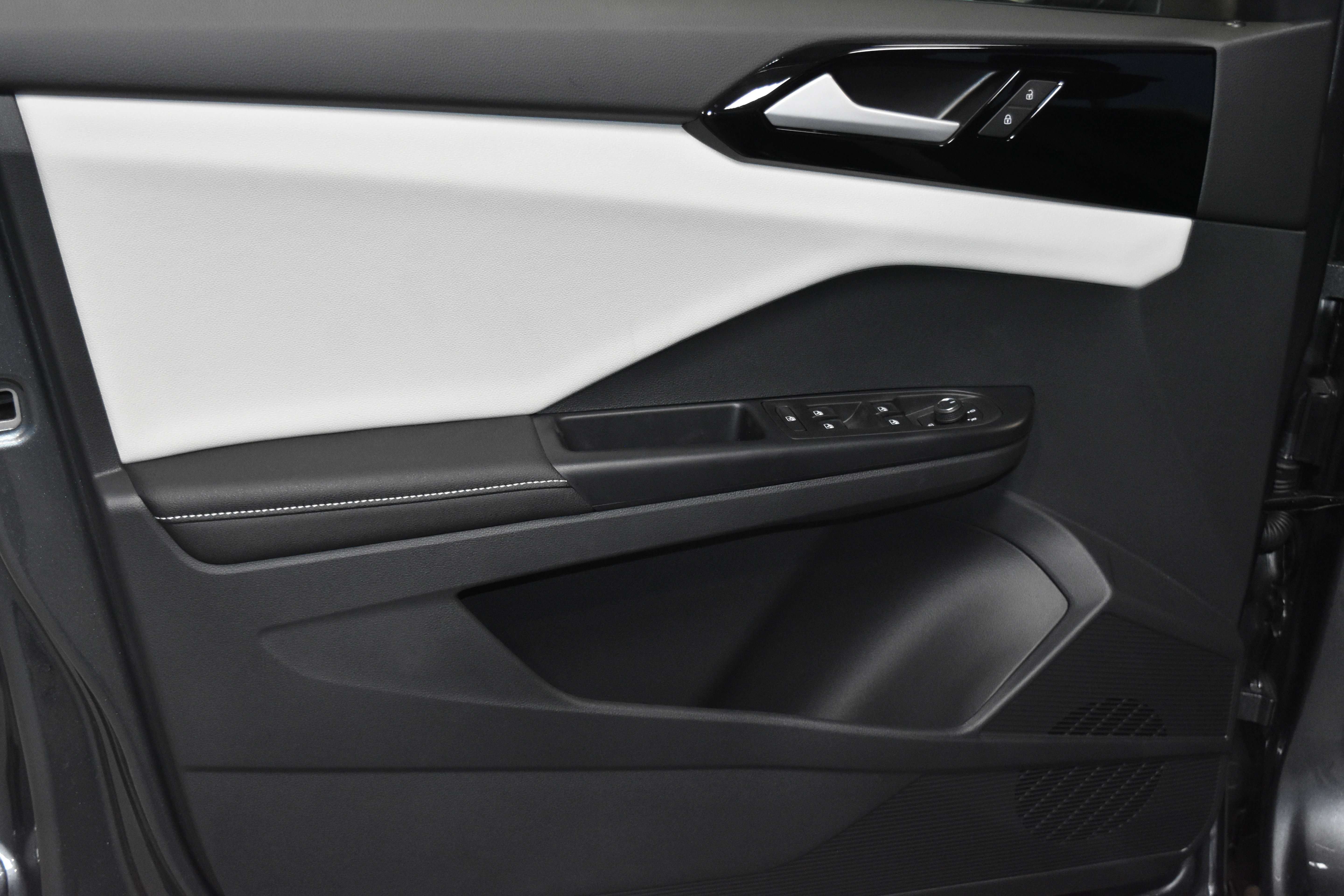 New 2026 Volkswagen Taos S AWD/4WD image 3