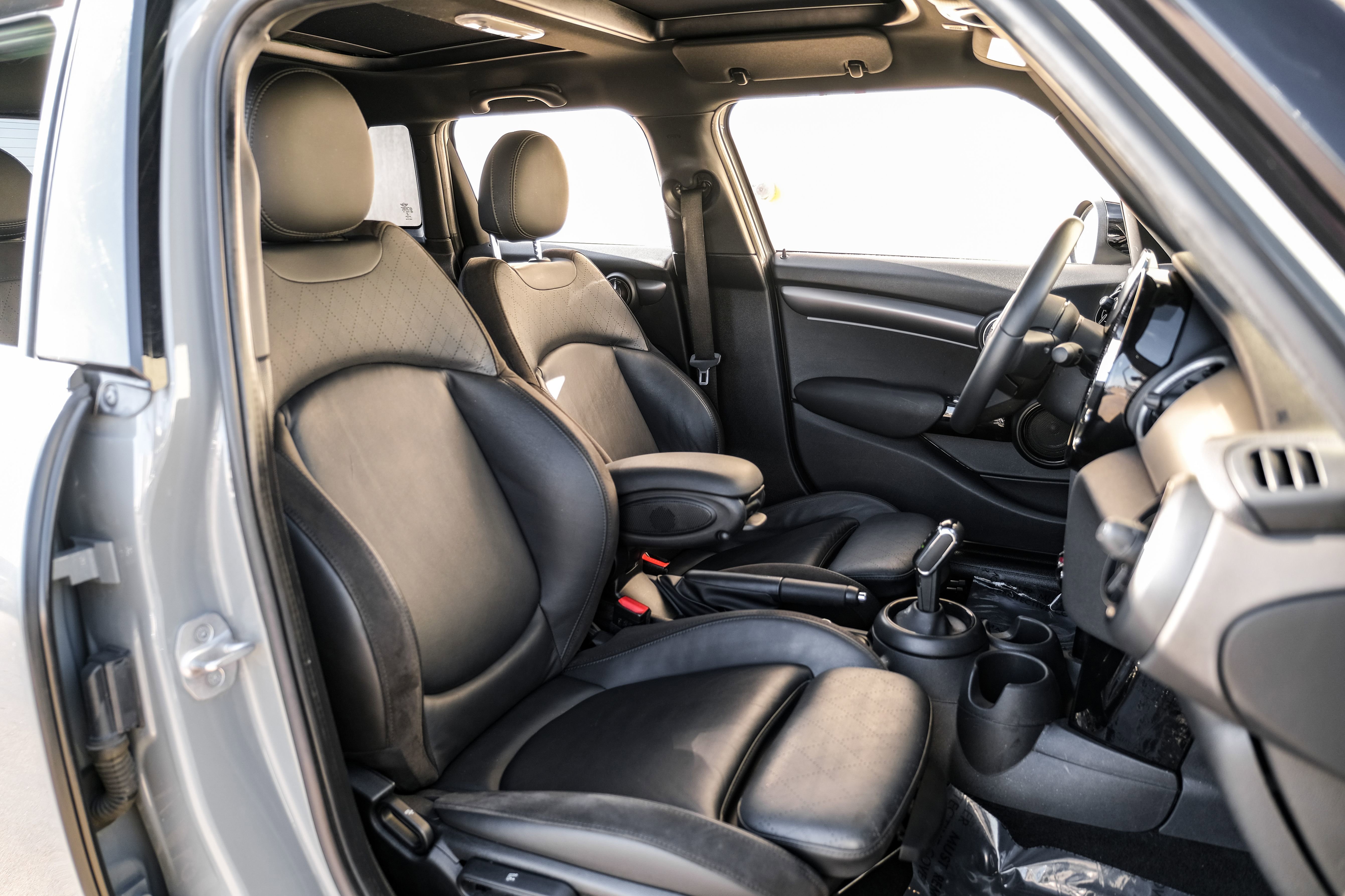 Used 2022 MINI Cooper 4-Door Hardtop w/ Signature Upholstery Package image 33