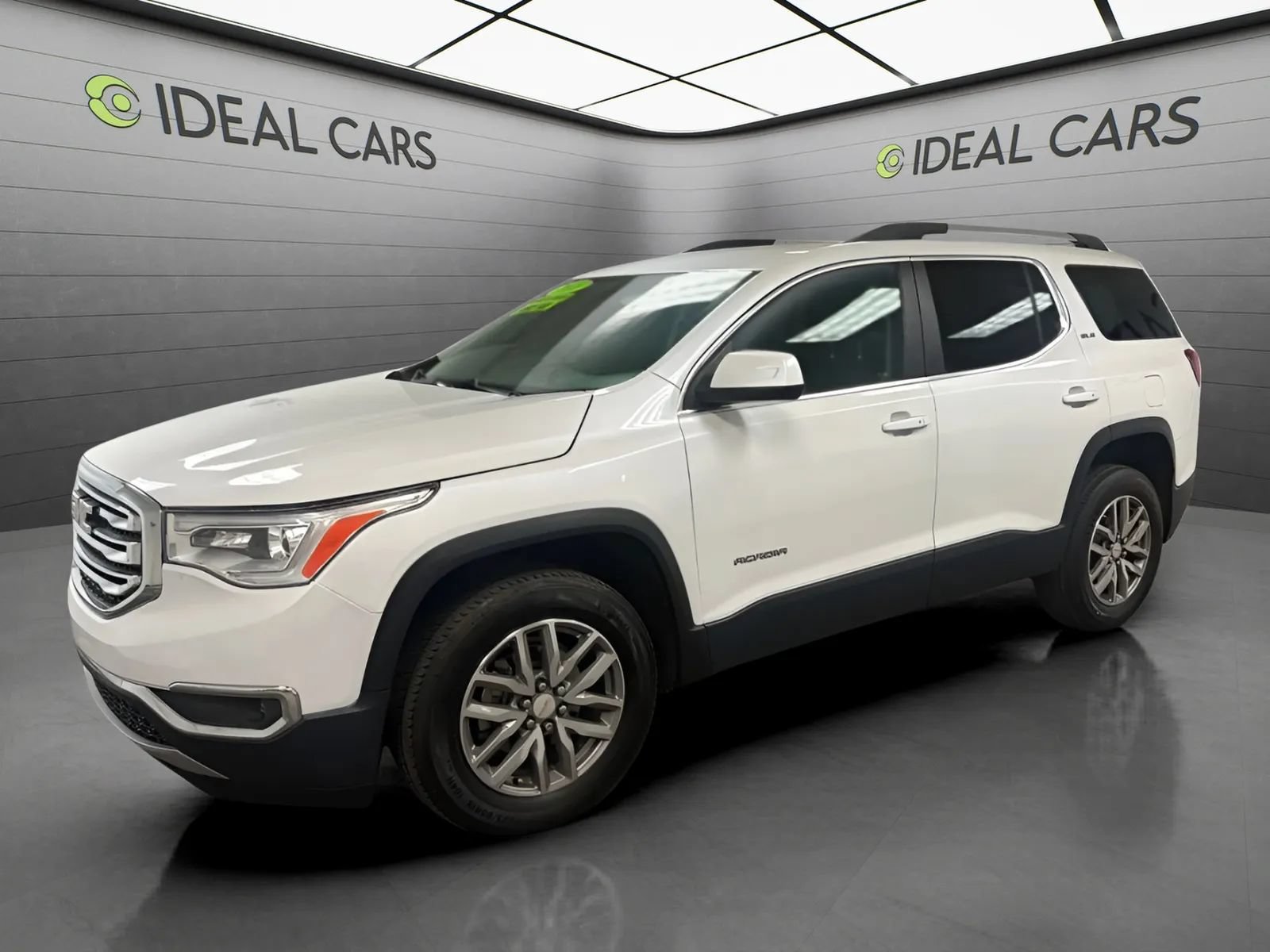 Used 2018 GMC Acadia SLE w/ LPO, Cargo Package FWD image 1