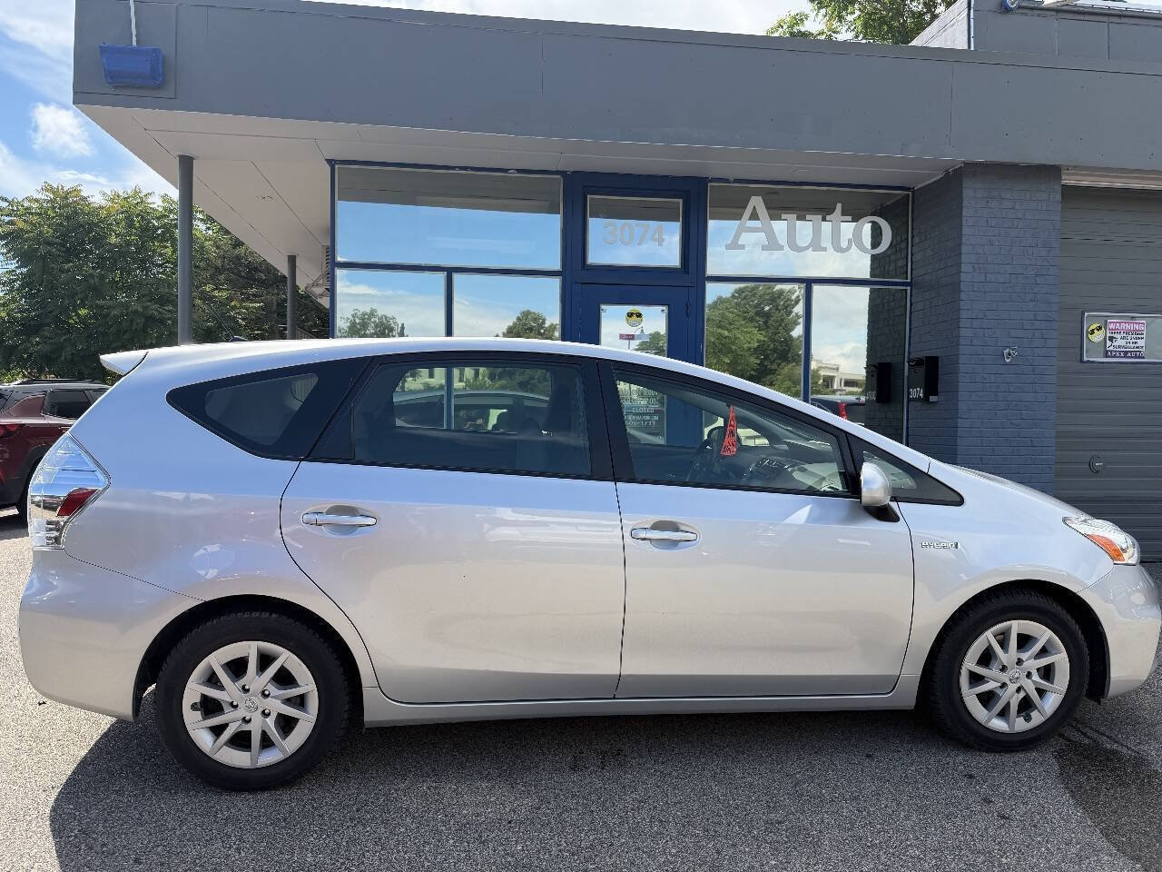 Used 2013 Toyota Prius V Two FWD image 2