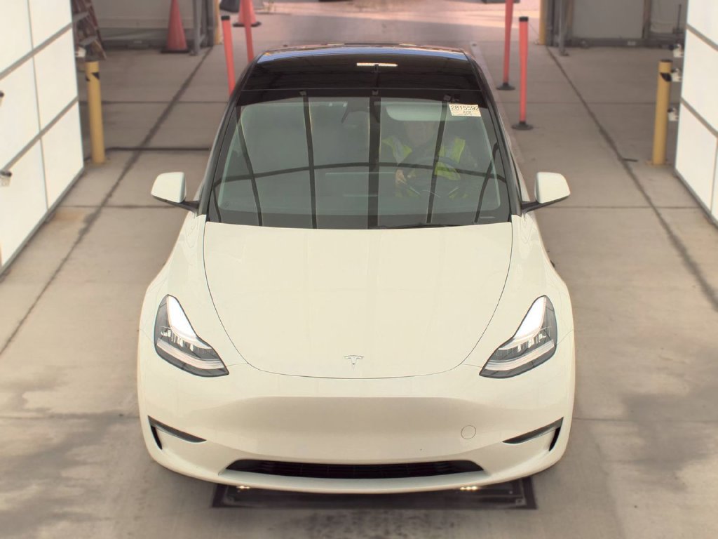 Used 2023 Tesla Model Y Long Range AWD/4WD image 2