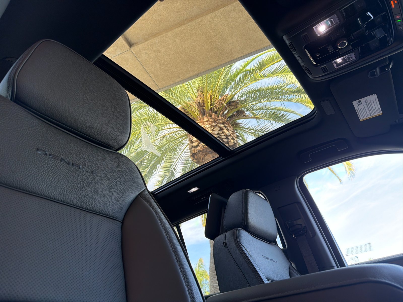 New 2026 GMC Yukon XL Denali w/ Denali Reserve Package RWD image 19