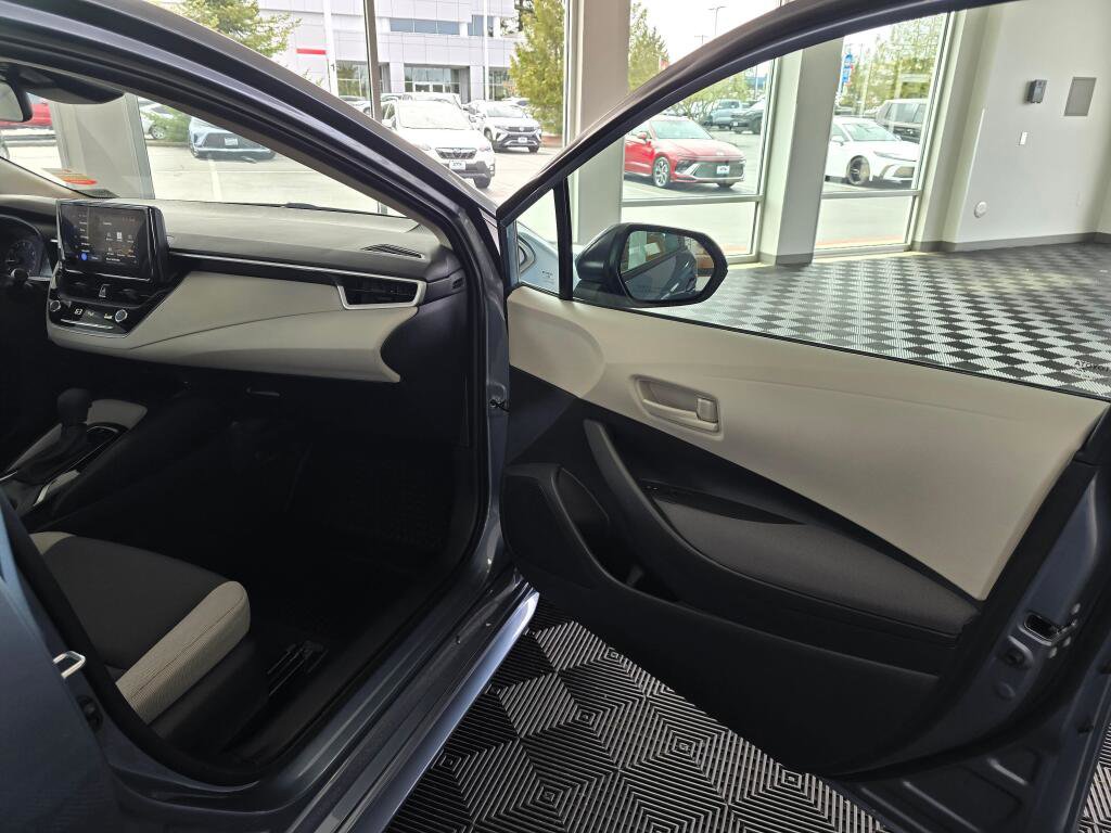 Used 2025 Toyota Corolla LE w/ LE Premium Package image 43