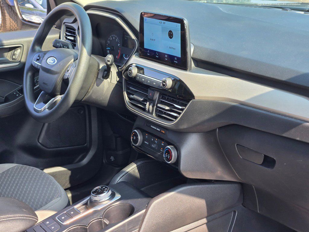 Used 2022 Ford Escape SE w/ SE Sport Appearance Package FWD image 6
