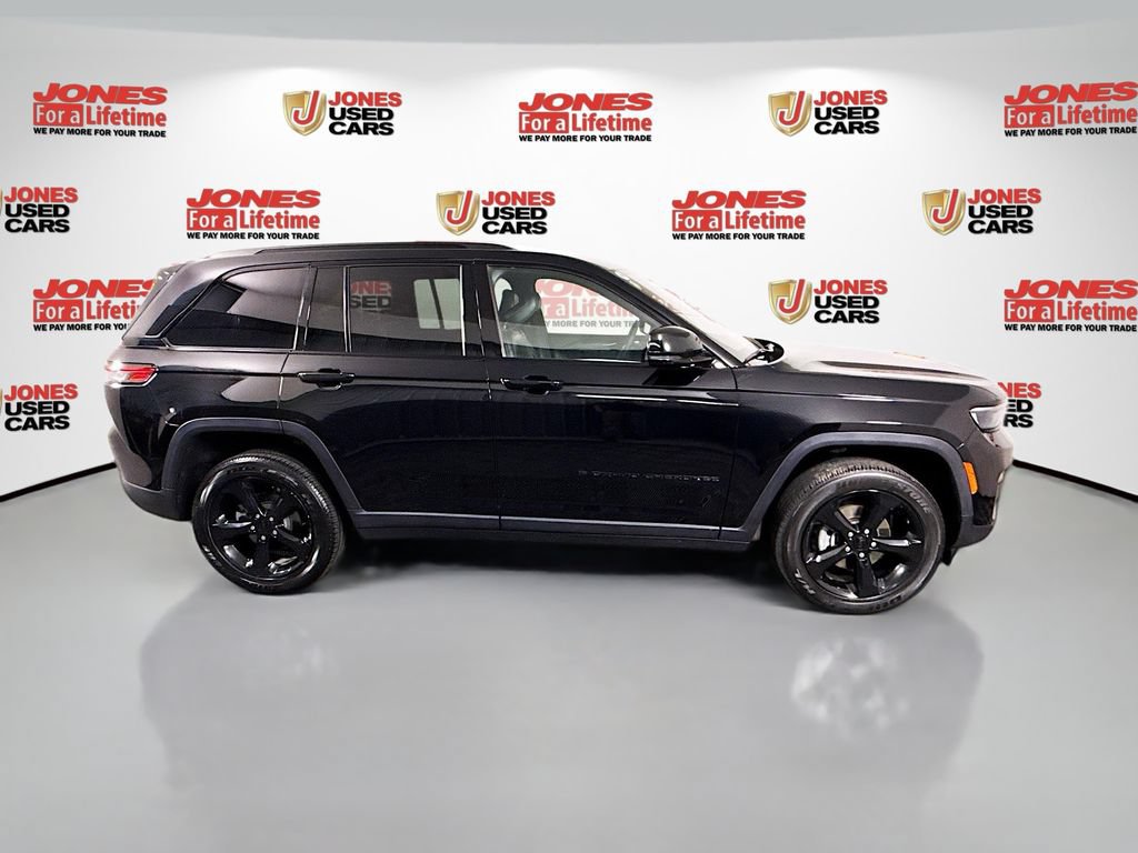 Used 2023 Jeep Grand Cherokee Altitude AWD/4WD image 18