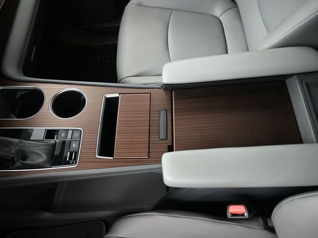 Used 2022 Toyota Sienna XLE image 31