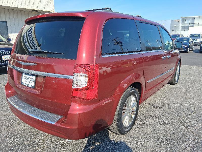 Used 2015 Chrysler Town & Country Touring-L w/ Driver Convenience Group image 10