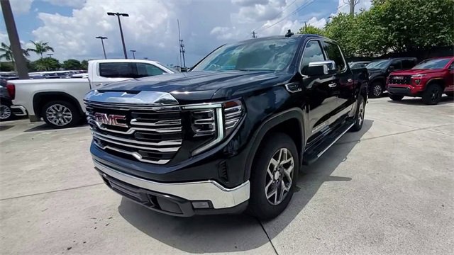 Used 2023 GMC Sierra 1500 SLT w/ SLT Premium Package image 5