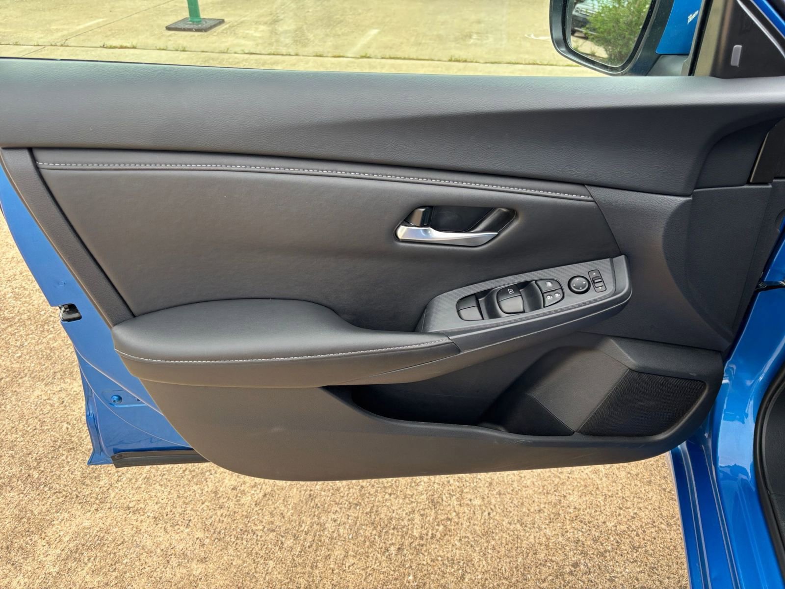 Used 2025 Nissan Sentra SV image 18