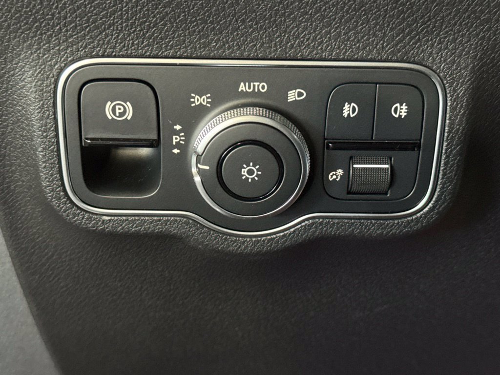 New 2026 Mercedes-Benz GLB 250 image 24