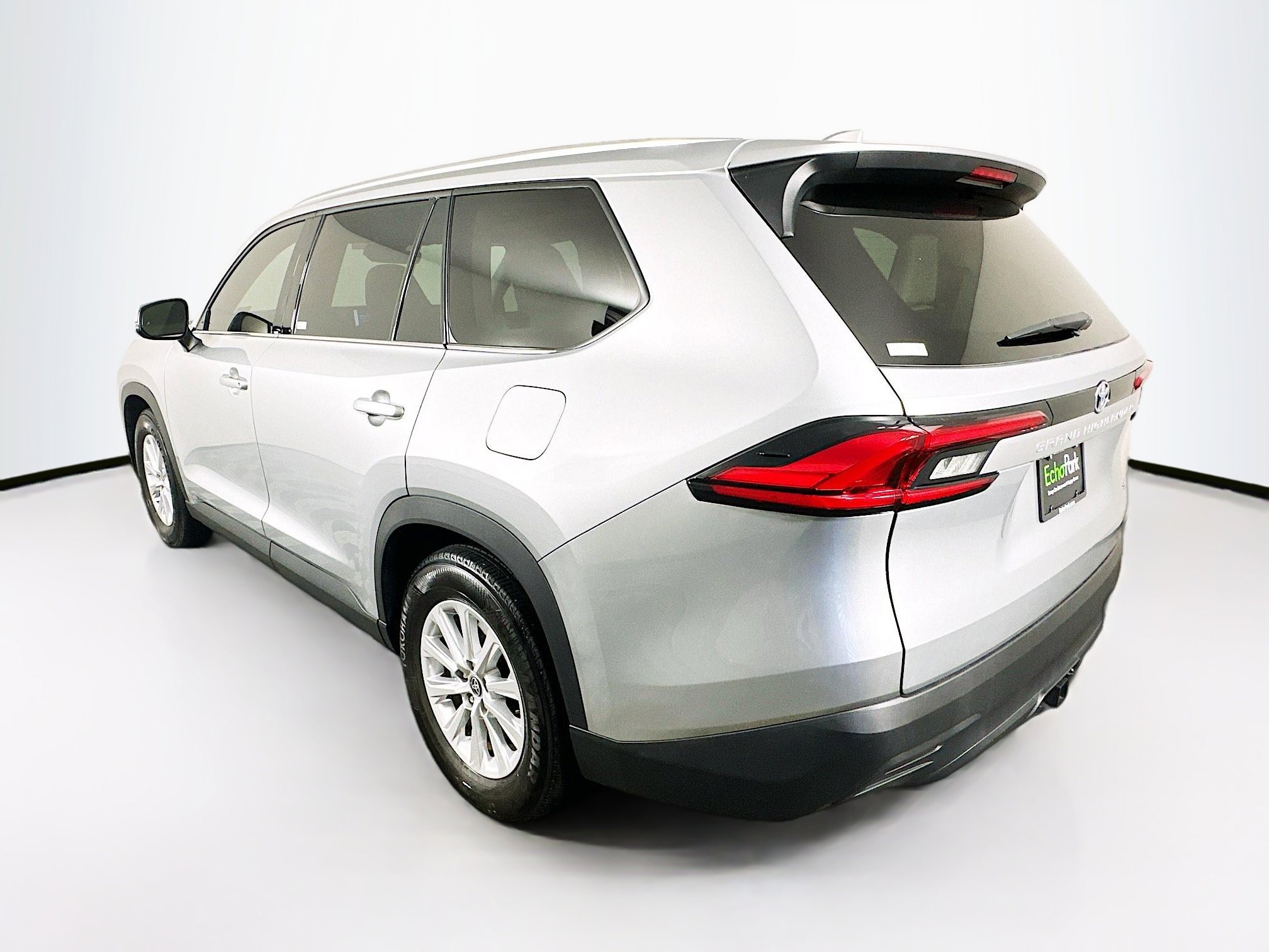 Used 2024 Toyota Grand Highlander XLE image 5