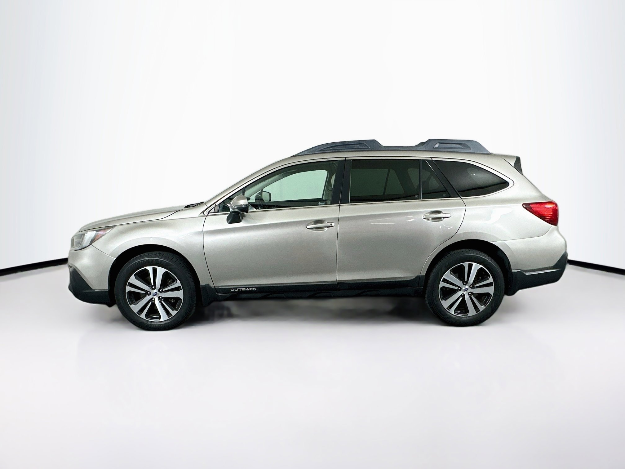 Used 2018 Subaru Outback 3.6R Limited AWD/4WD image 4