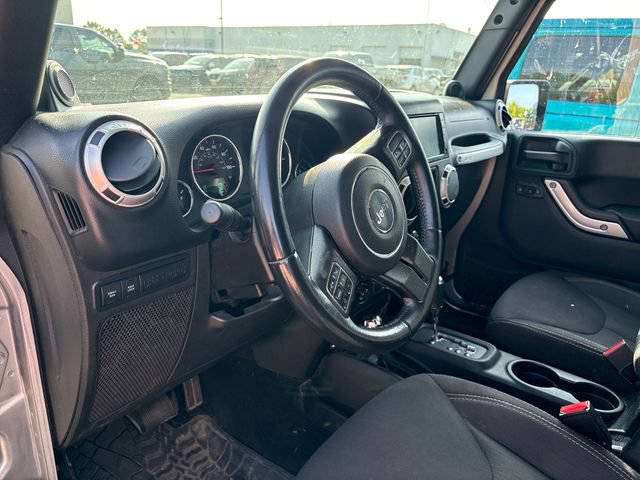 Used 2014 Jeep Wrangler Unlimited Rubicon w/ Connectivity Group AWD/4WD image 8
