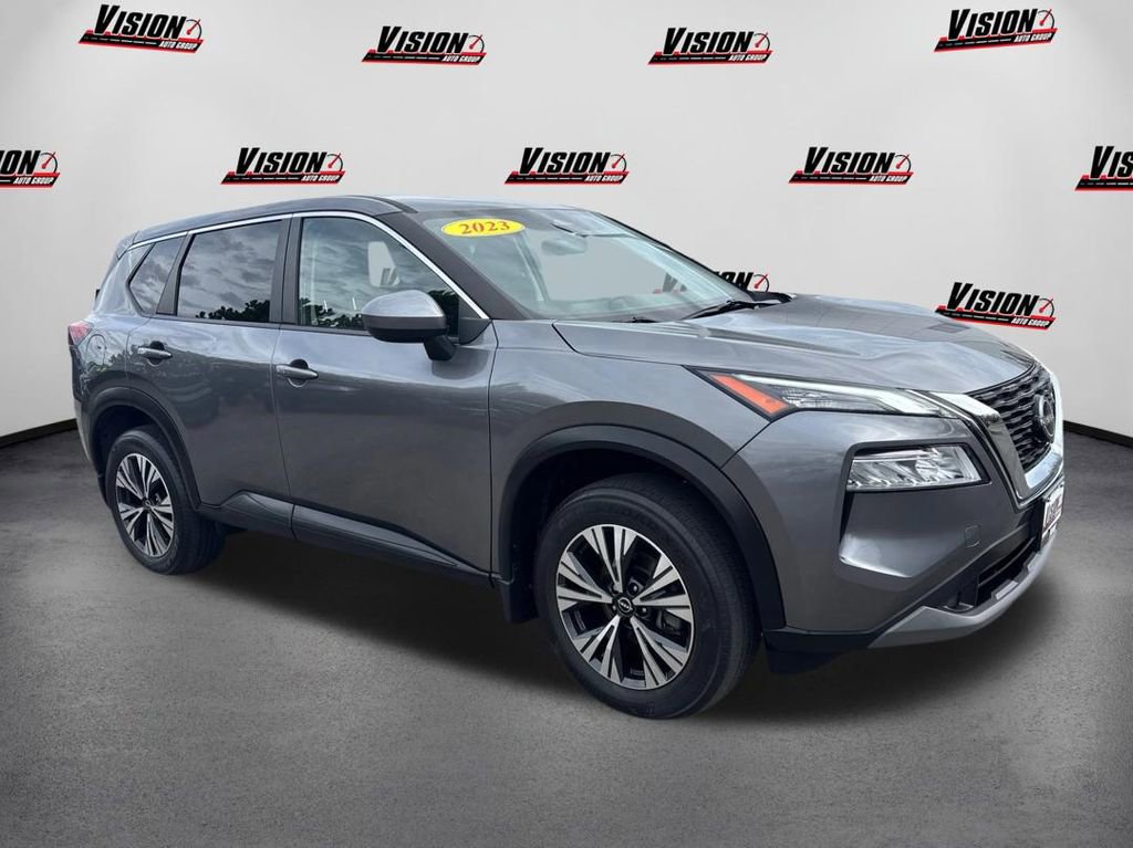Used 2023 Nissan Rogue SV image 3
