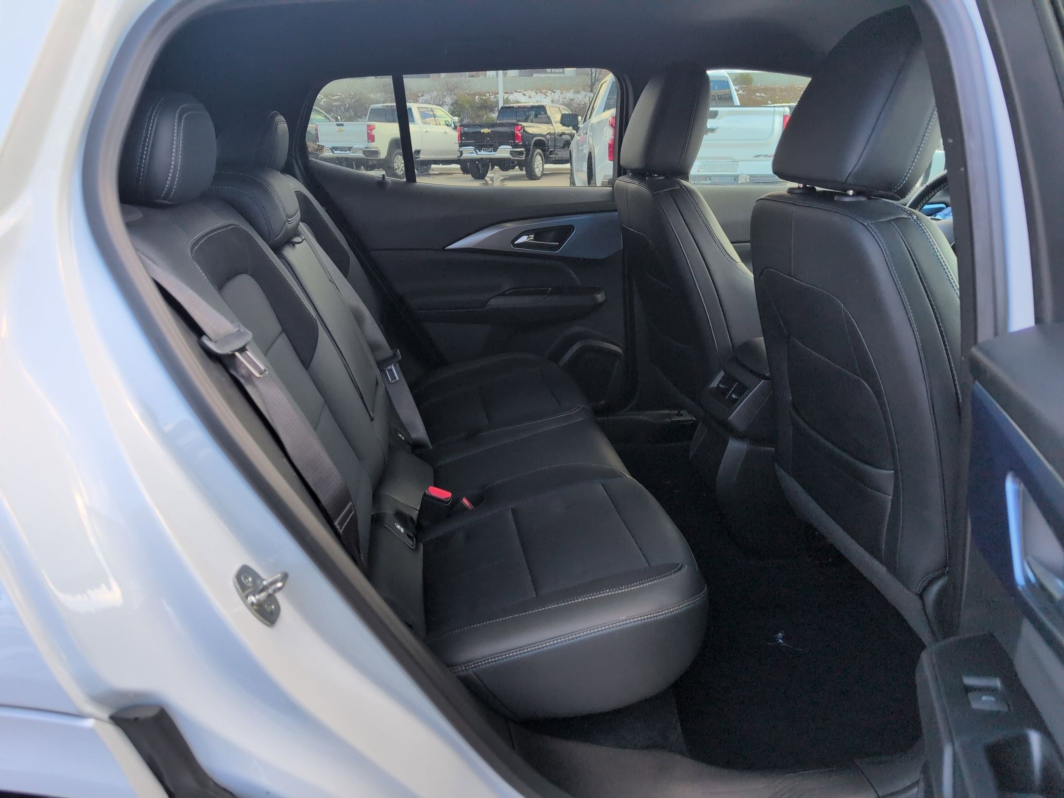 Certified 2024 Chevrolet Equinox EV LT w/ LPO, All-Weather Mat Package image 25