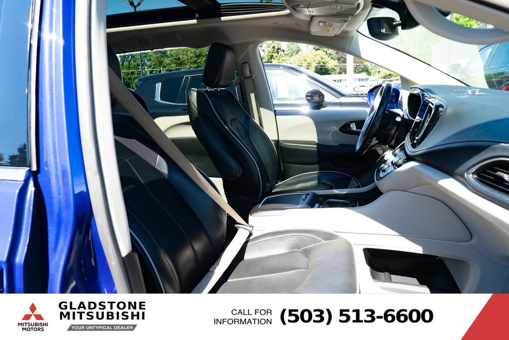 Used 2021 Chrysler Pacifica Limited AWD/4WD image 24