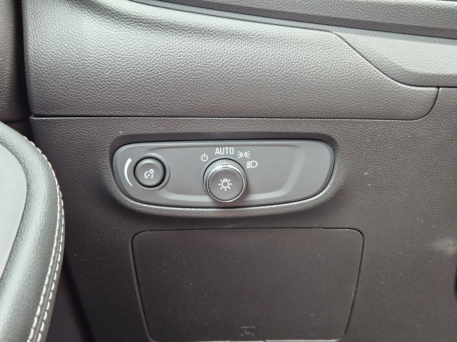 Used 2024 Buick Encore GX Sport Touring FWD image 22