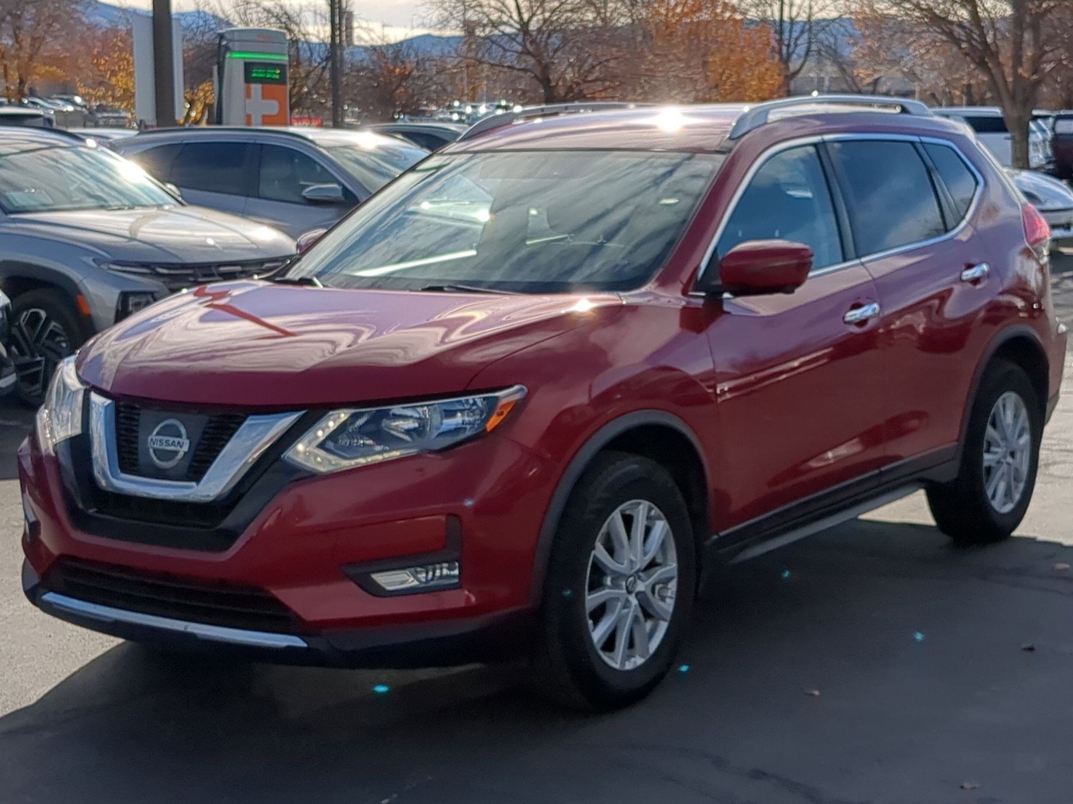 Used 2017 Nissan Rogue SV w/ SV Premium Package image 10
