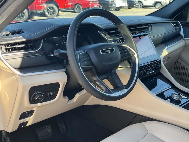 Used 2023 Jeep Grand Cherokee L Limited AWD/4WD image 12