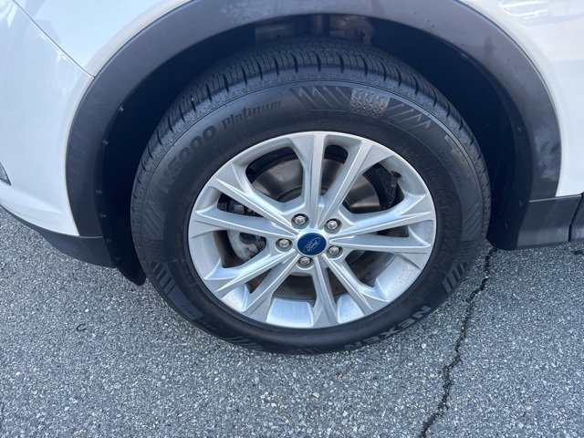 Used 2019 Ford Escape SEL image 9