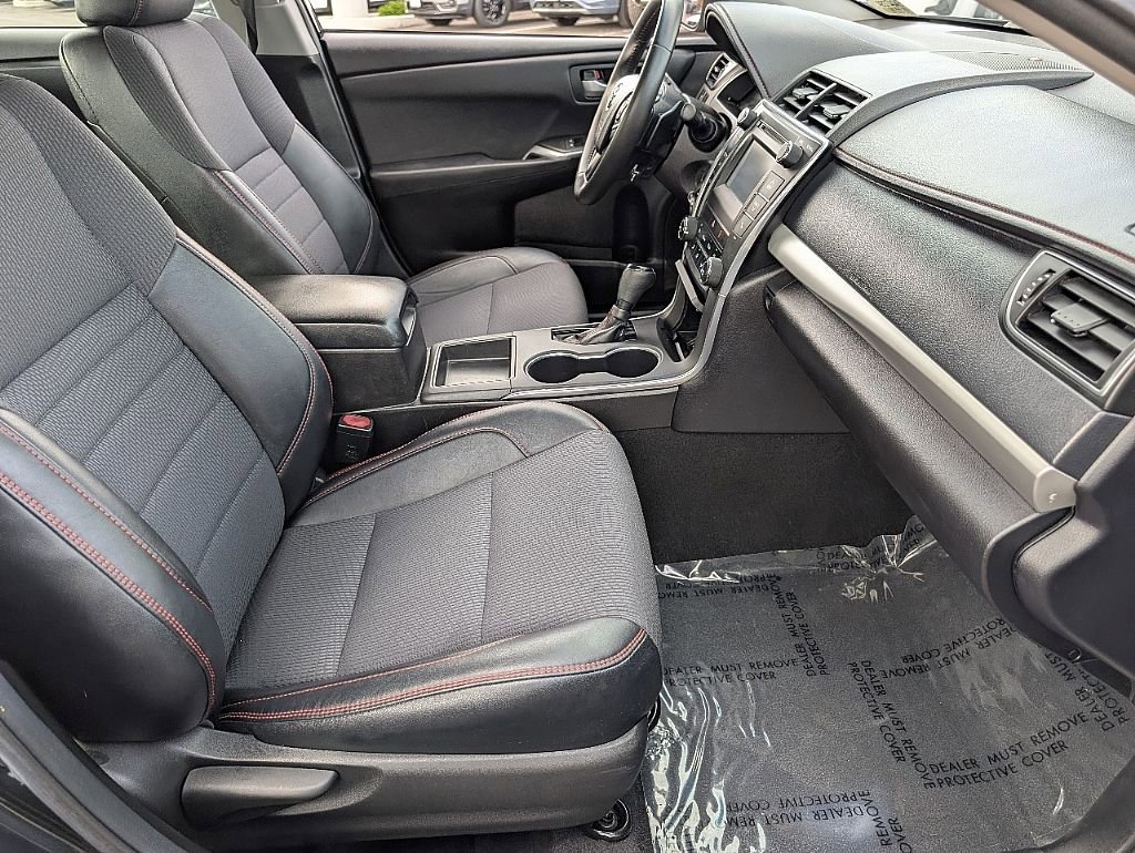 Used 2016 Toyota Camry SE image 15