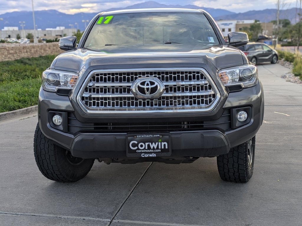 Used 2017 Toyota Tacoma TRD Off-Road w/ Tow Package (A/T) AWD/4WD image 2