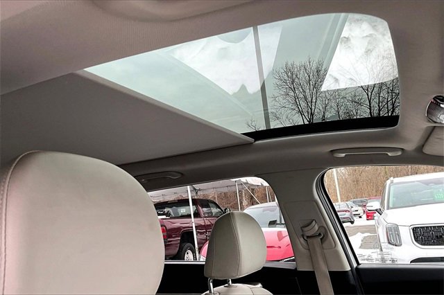 Certified 2022 Kia Sorento SX w/ Panoramic Sunroof Package image 20