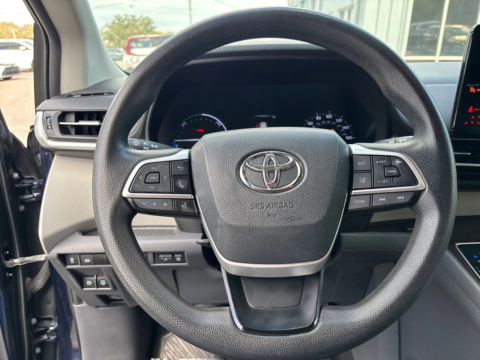 Used 2021 Toyota Sienna LE FWD image 15